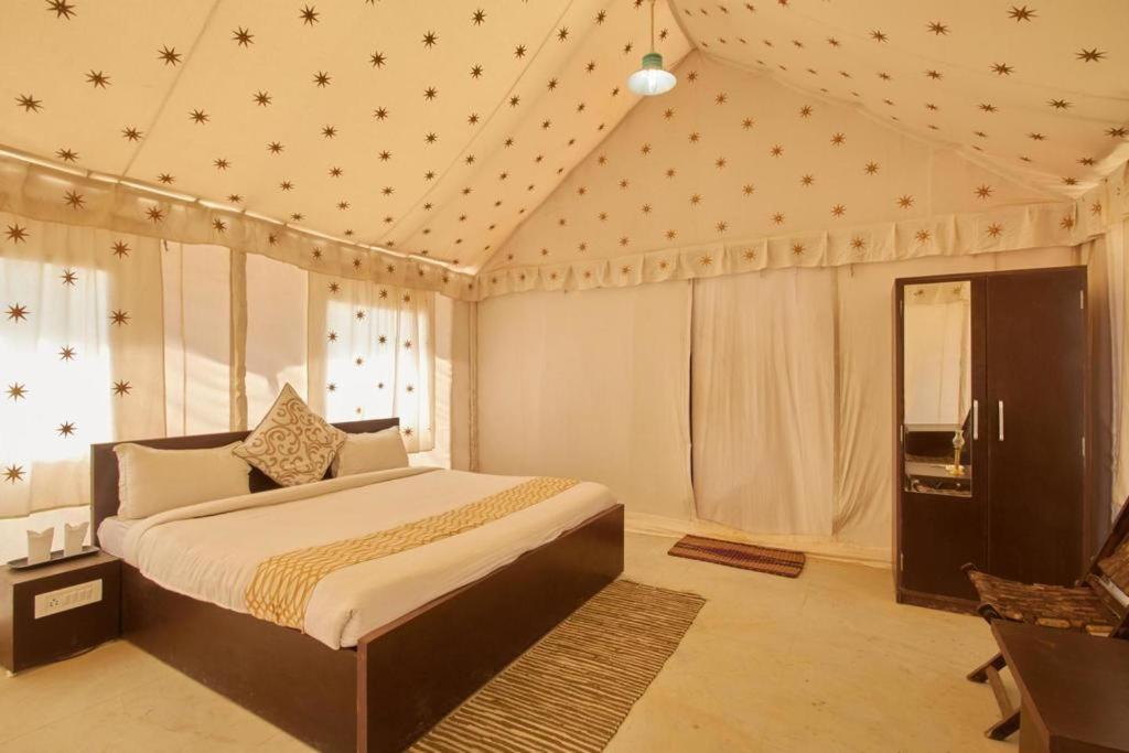 Golden Sandstone Hotel Desert Safari Camp Jaisalmer Dış mekan fotoğraf
